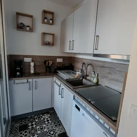 Moderne 2 Chambres, Proche Et Parking Privatif - Fr-1-732-104 *